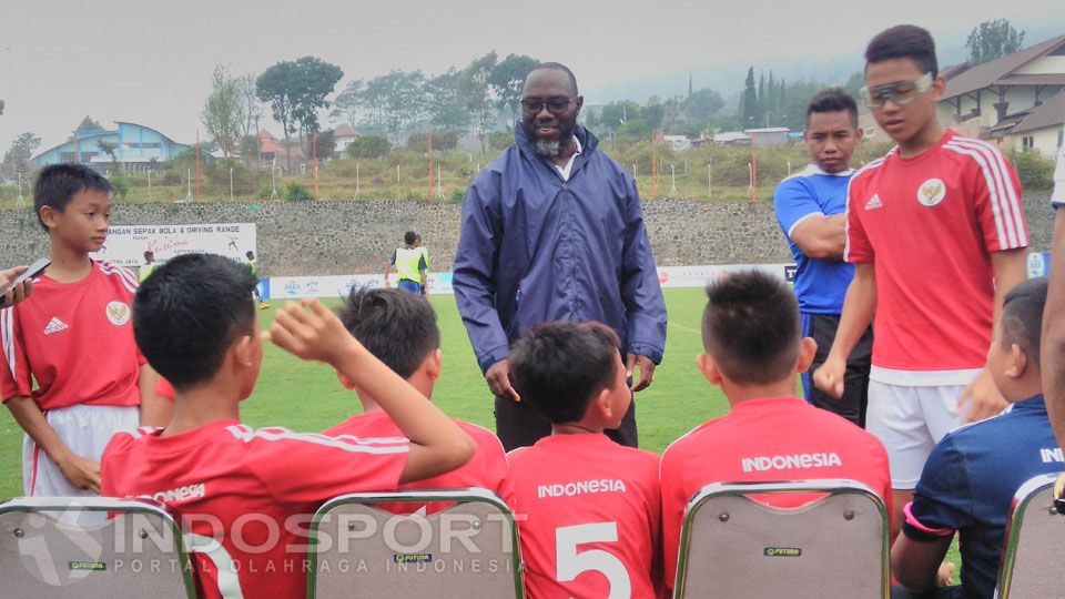 Suasana riang di tim Garuda Muda Copyright: © Ian Setiawan/INDOSPORT